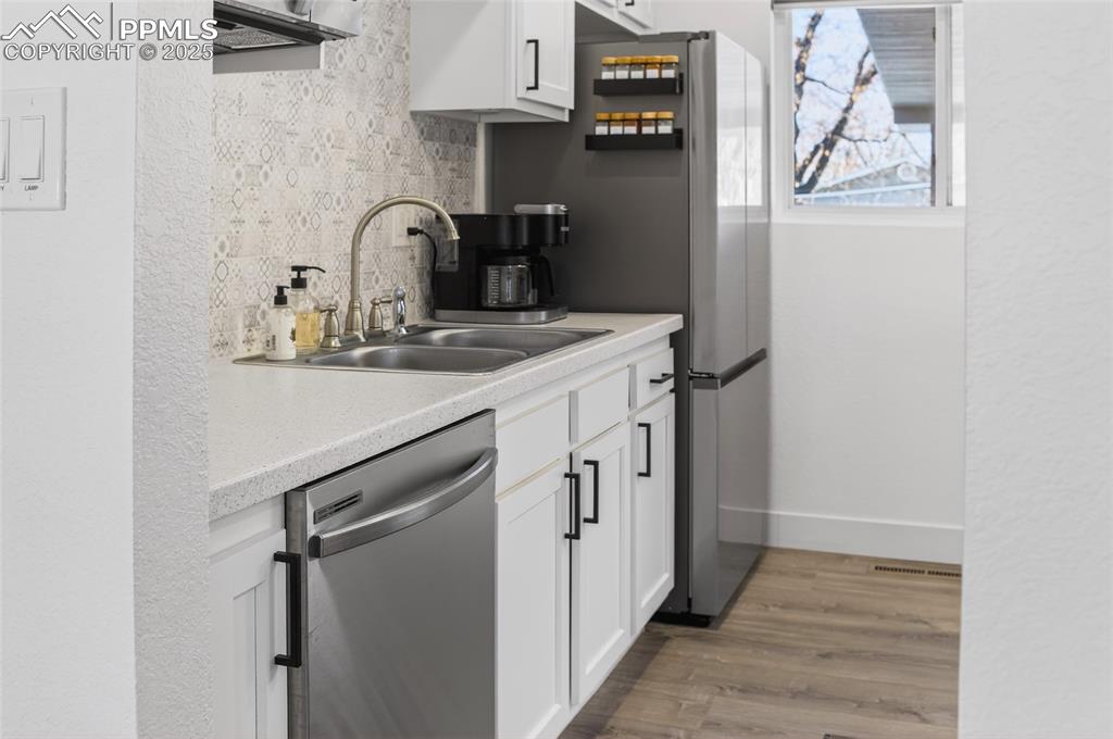 Image 13 of 37: Kitchen