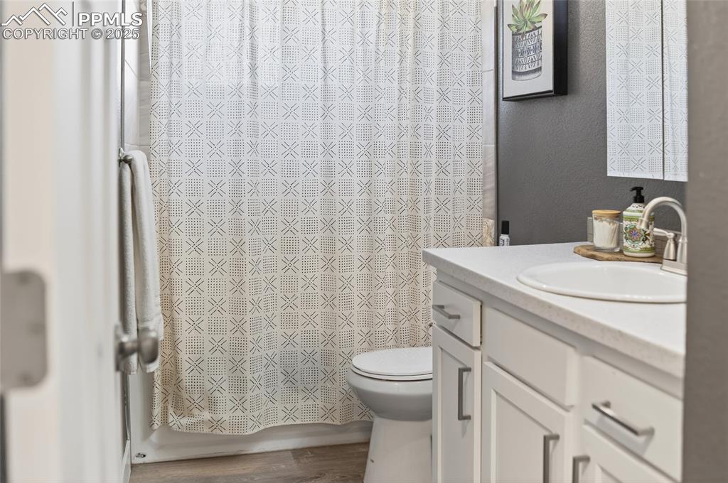 Image 16 of 37: Bathroom