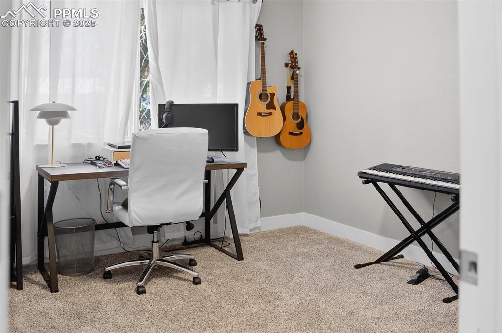 Image 18 of 37: Office