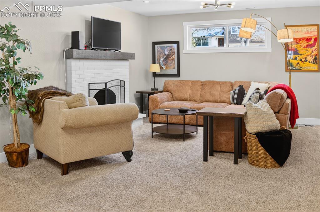 Image 21 of 37: Family Room