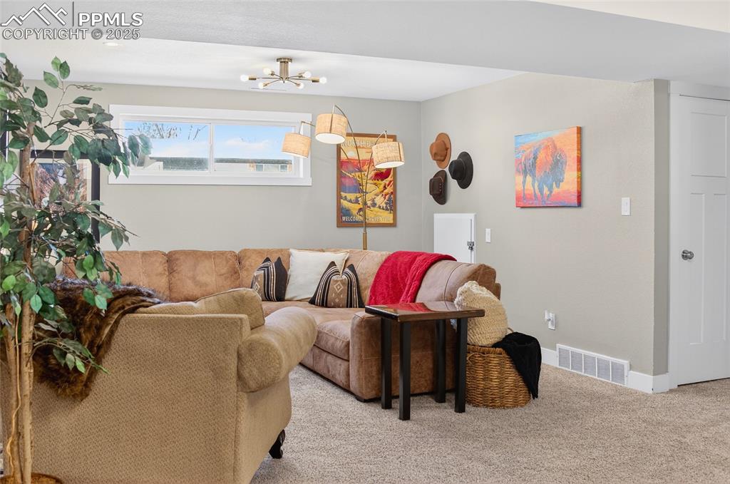 Image 22 of 37: Family Room