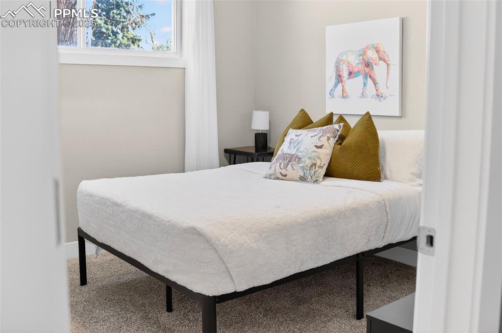 Image 26 of 37: Bedroom