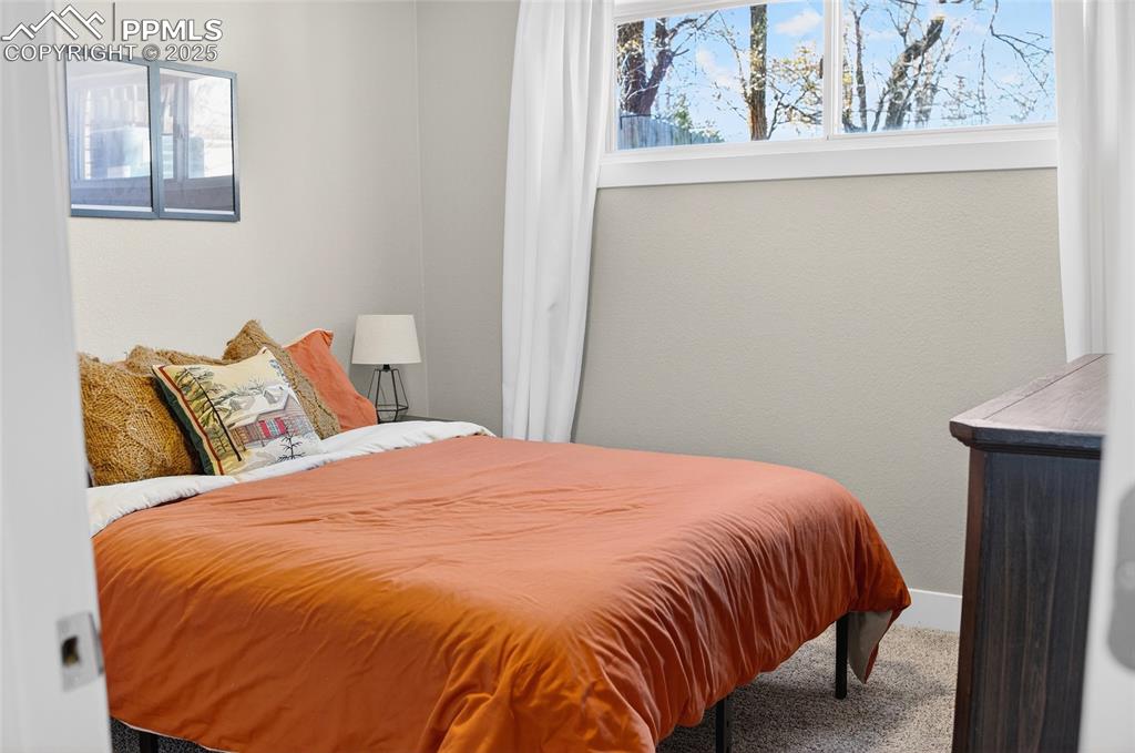 Image 27 of 37: Bedroom