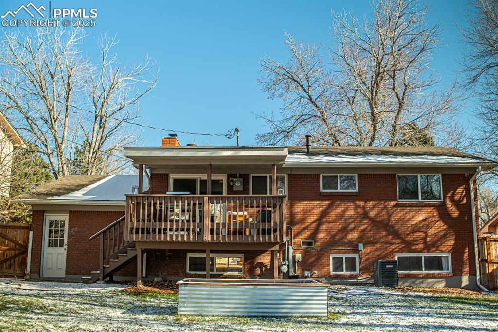 Image 28 of 37: Back of Structure