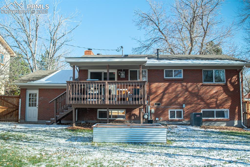 Image 29 of 37: Back of Structure