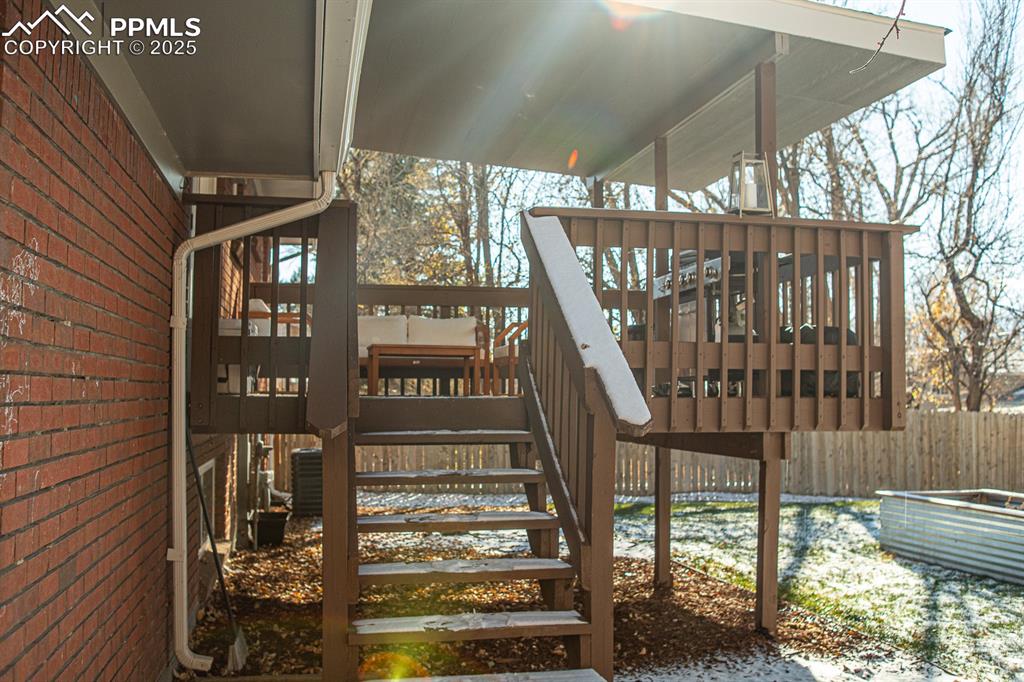 Image 30 of 37: Deck