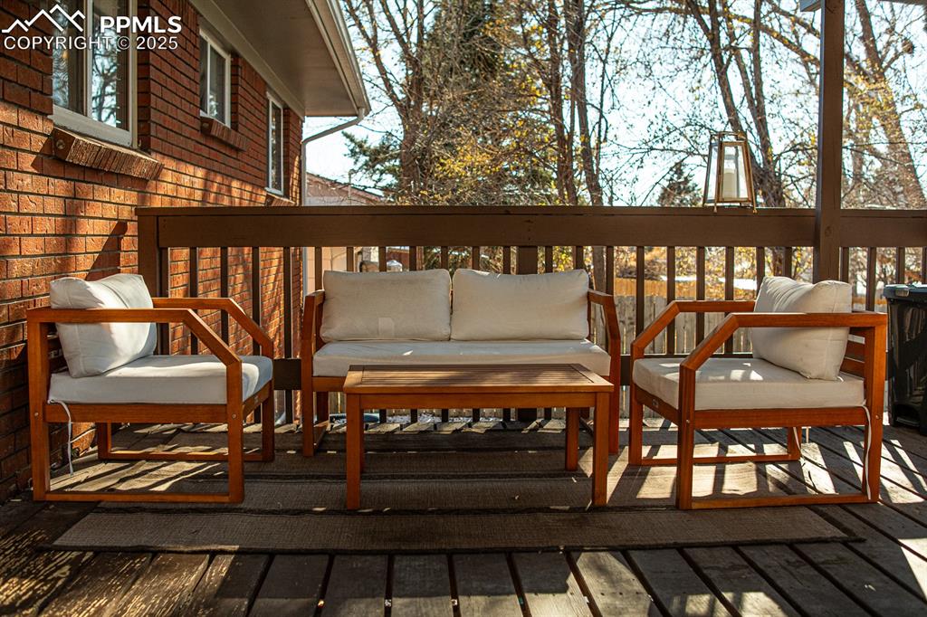 Image 31 of 37: Deck