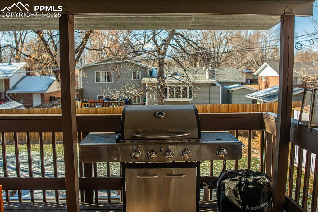 Image 33 of 37: Deck