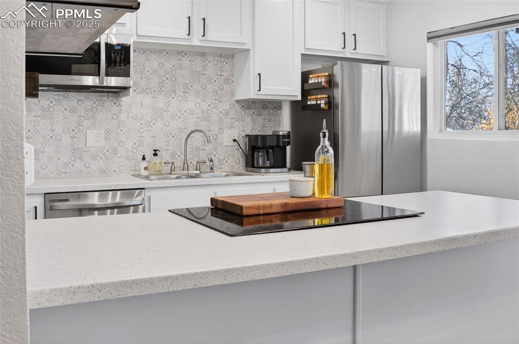 Image 9 of 37: Kitchen