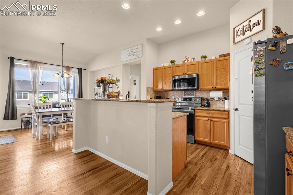 Image 16 of 29: Kitchen