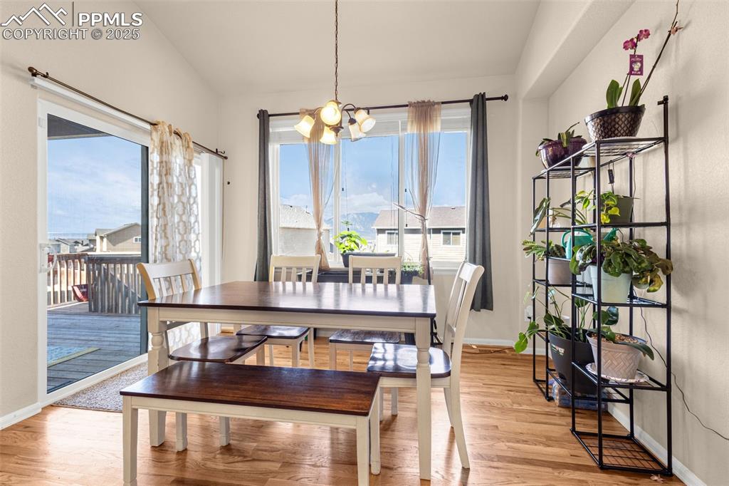 Image 17 of 29: Dining Area