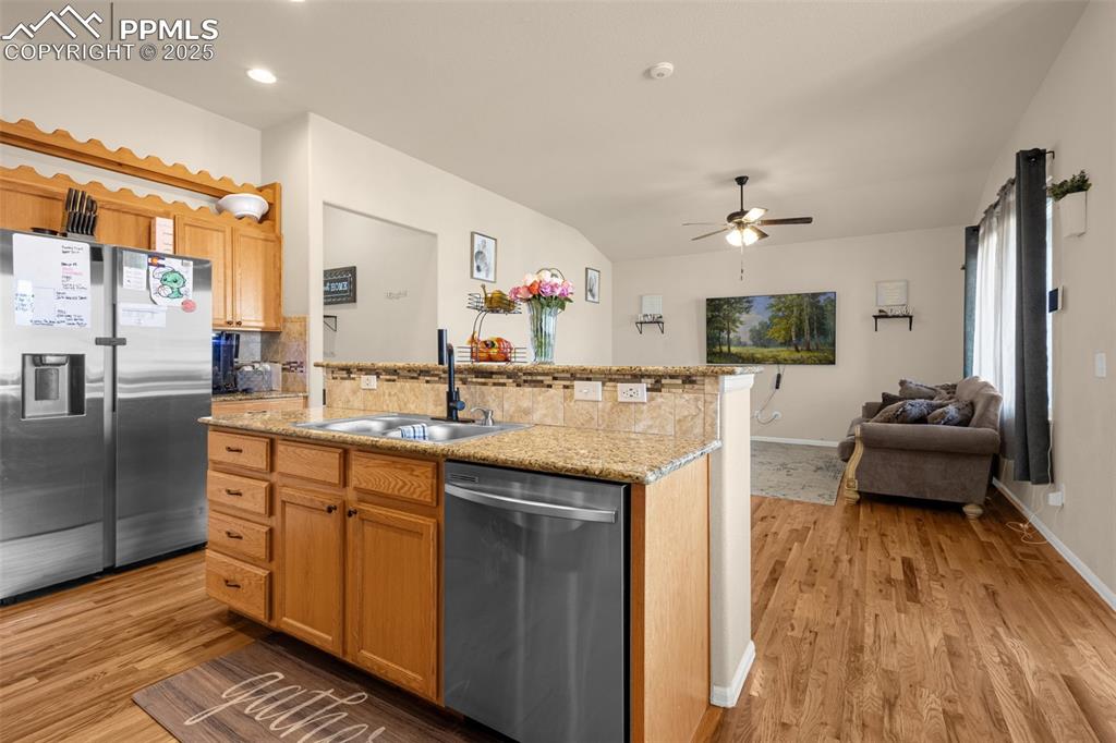 Image 18 of 29: Kitchen