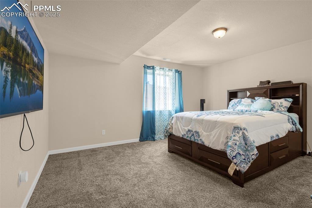 Image 19 of 29: Bedroom