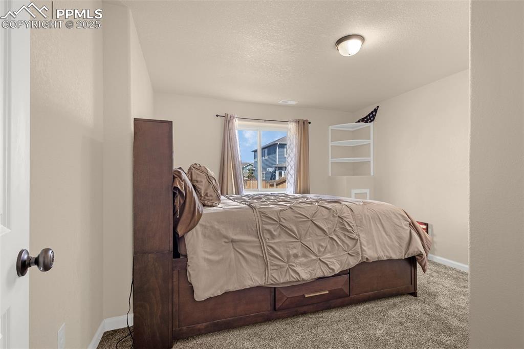 Image 20 of 29: Bedroom