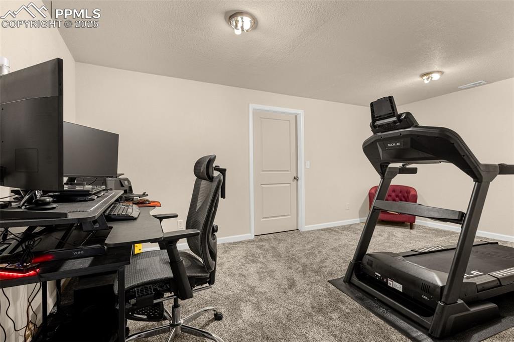 Image 21 of 29: Office