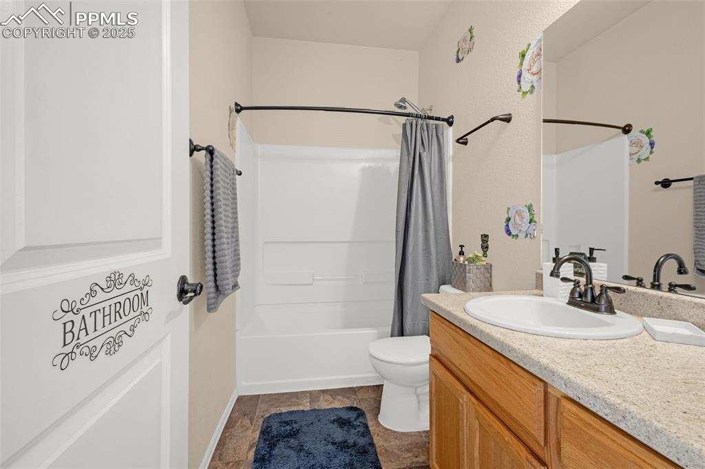 Image 26 of 29: Bathroom