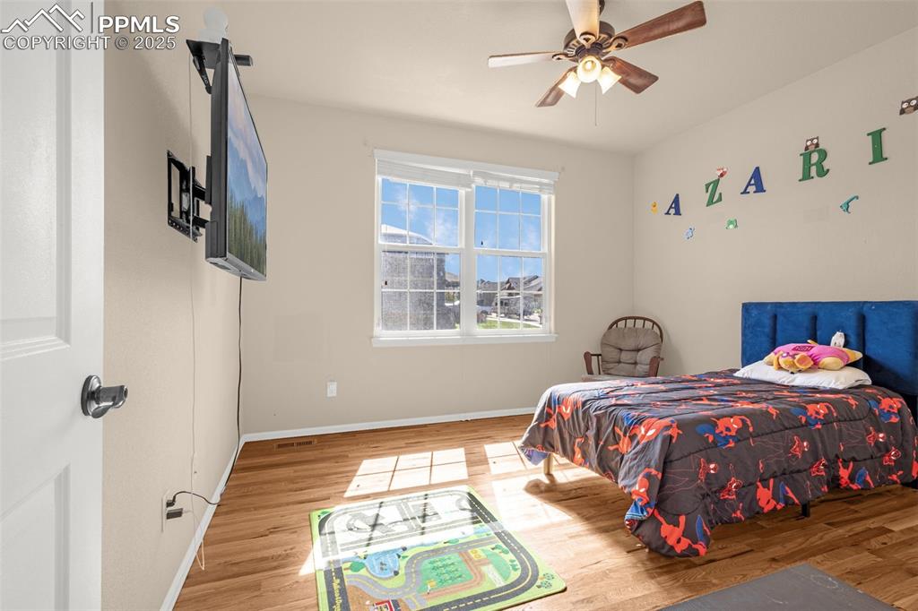 Image 5 of 29: Bedroom