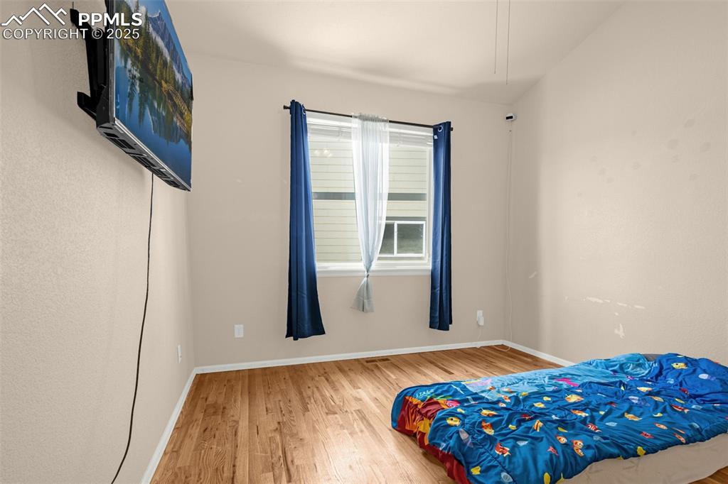 Image 6 of 29: Bedroom