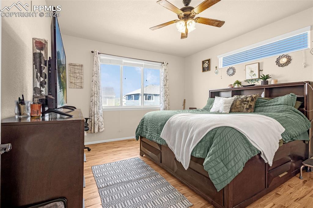 Image 7 of 29: Bedroom
