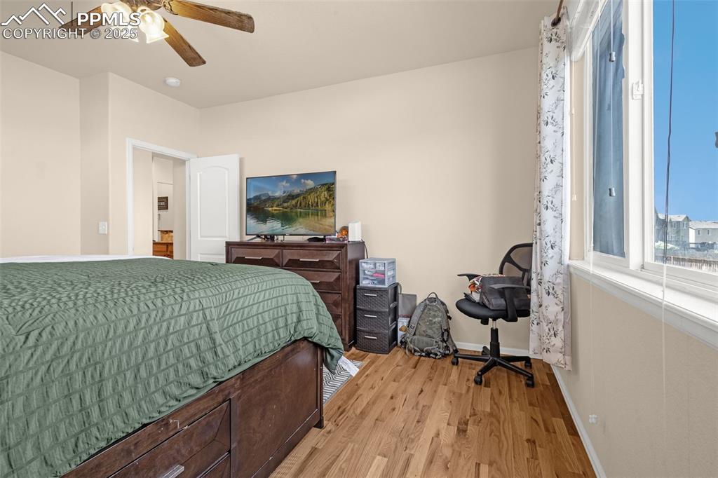 Image 8 of 29: Bedroom