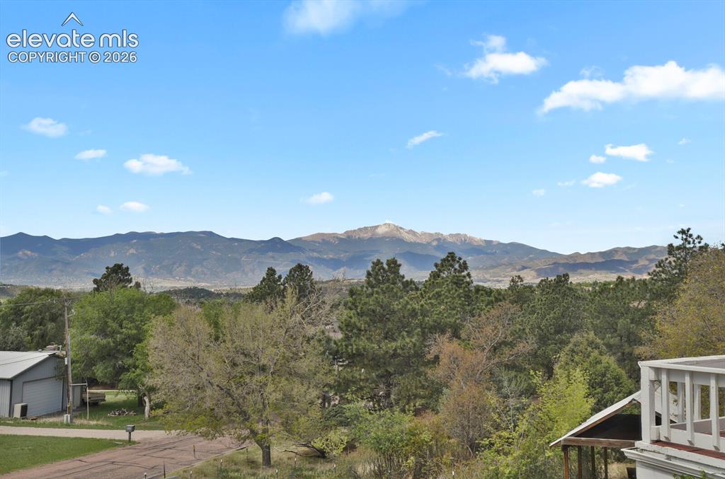 Image 33 of 37: Gorgeous panoramic mountain views from the front