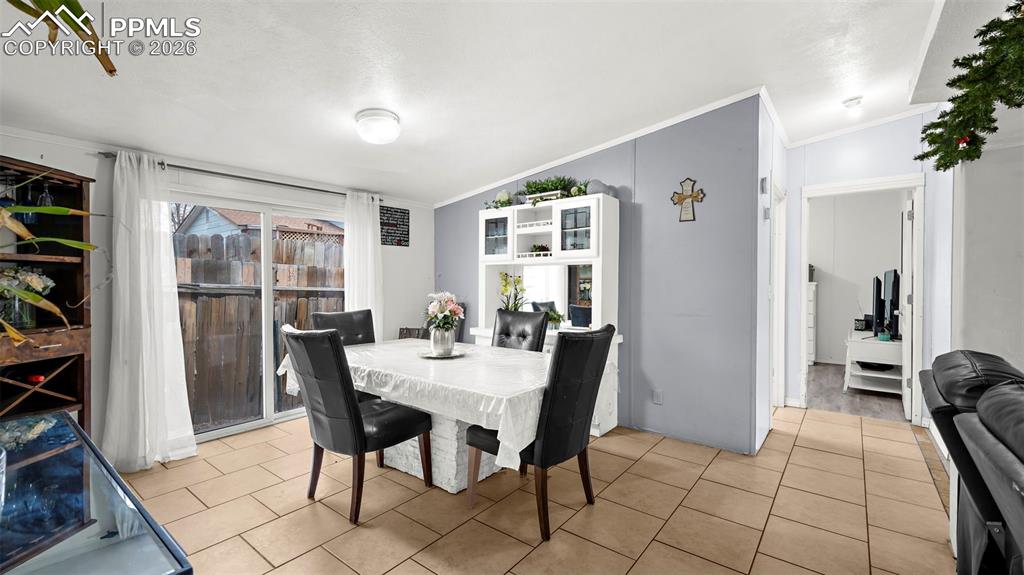 Image 13 of 28: Dining Area