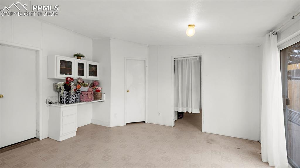 Image 18 of 28: Bedroom