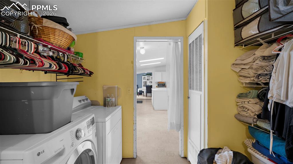 Image 21 of 28: Laundry