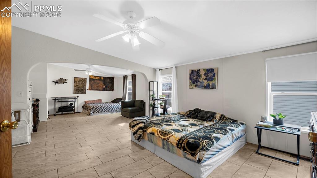 Image 23 of 28: Bedroom