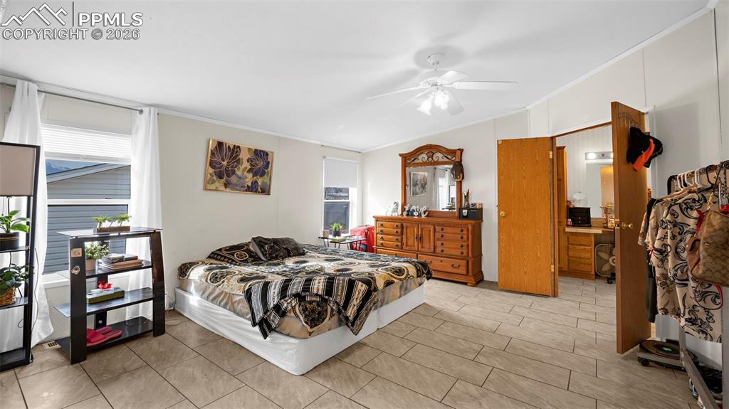 Image 25 of 28: Bedroom