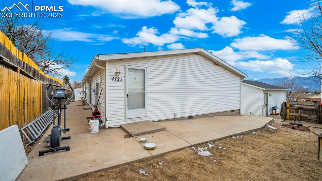 Image 27 of 28: Back of Structure