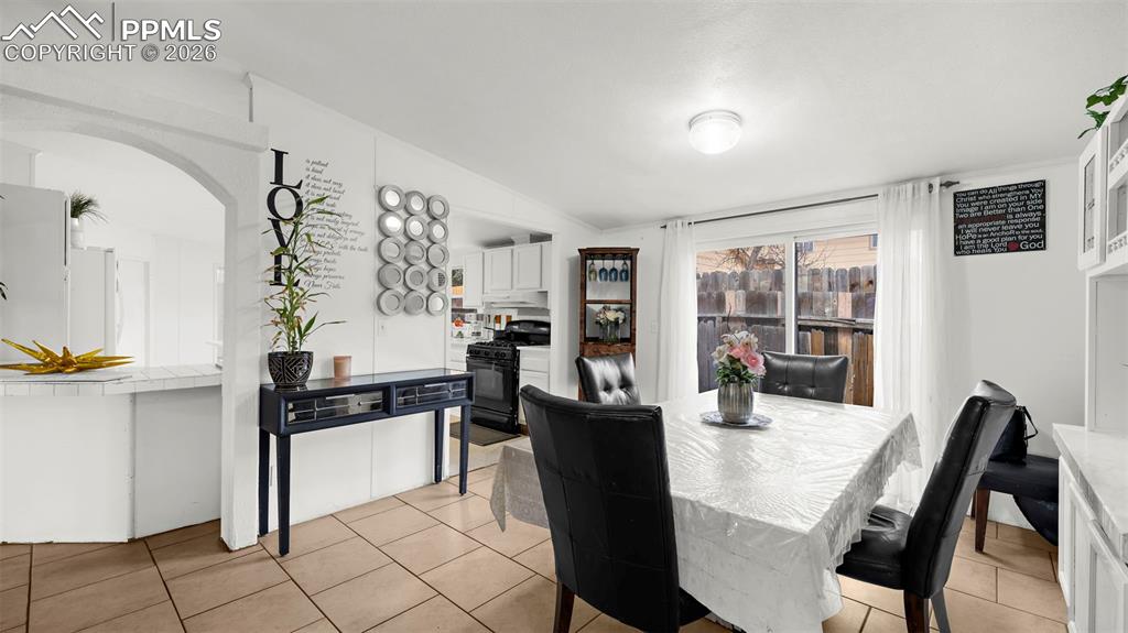 Image 9 of 28: Dining Area