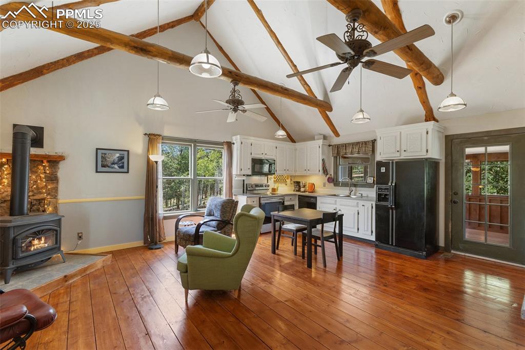 Image 10 of 48: Great Room