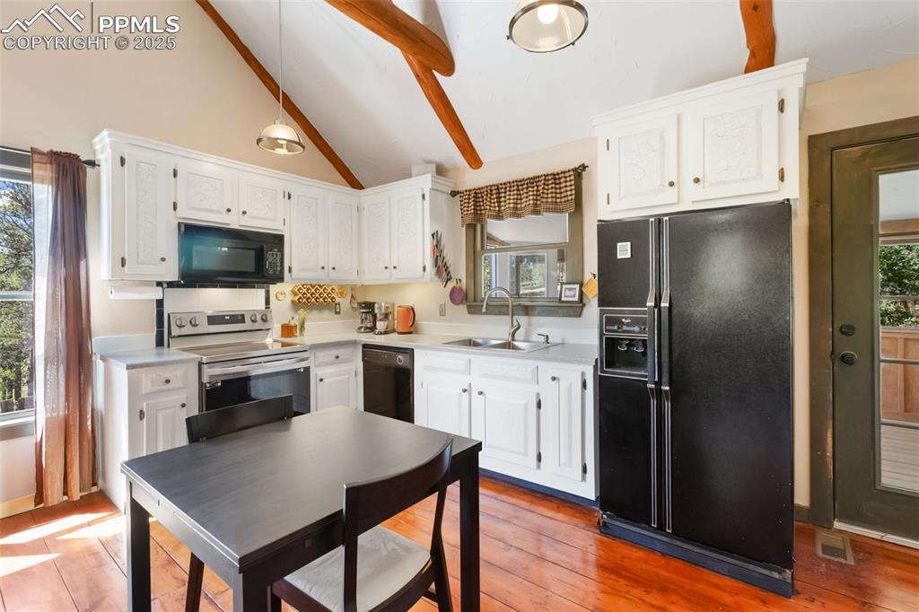 Image 13 of 48: Kitchen