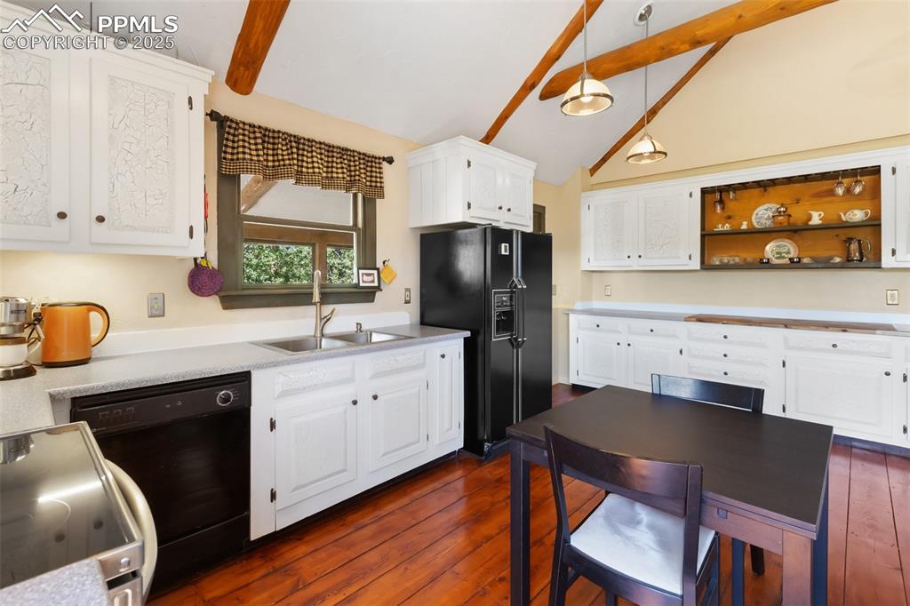 Image 14 of 48: Kitchen