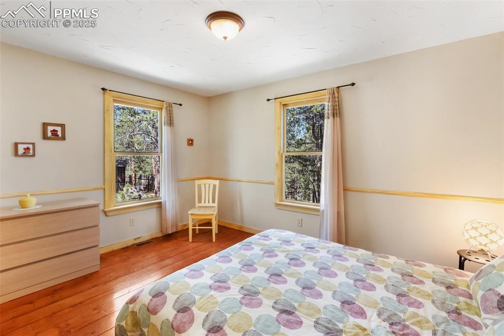 Image 21 of 48: Main Floor bedroom