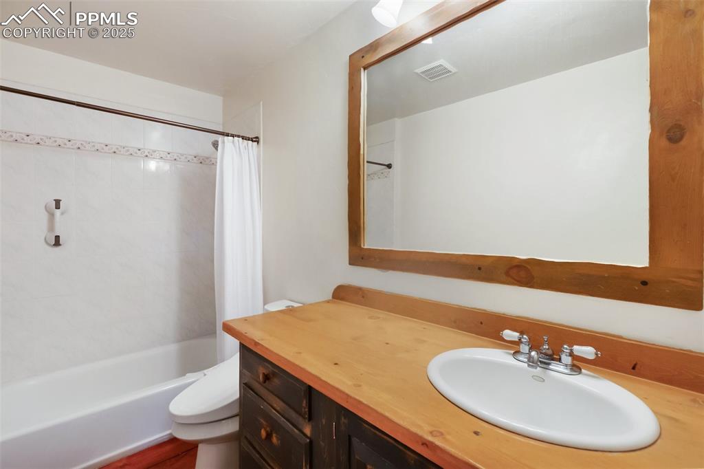 Image 22 of 48: Main floor.