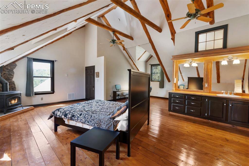 Image 25 of 48: Upper level primary suite