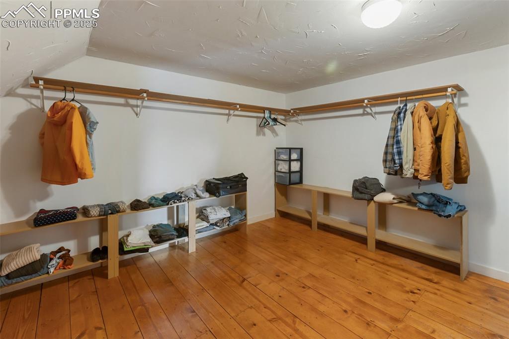 Image 31 of 48: Upper level primary suite