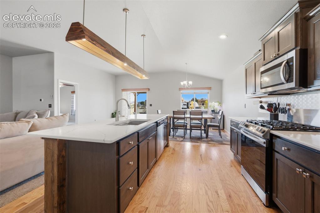 Image 10 of 46: Kitchen