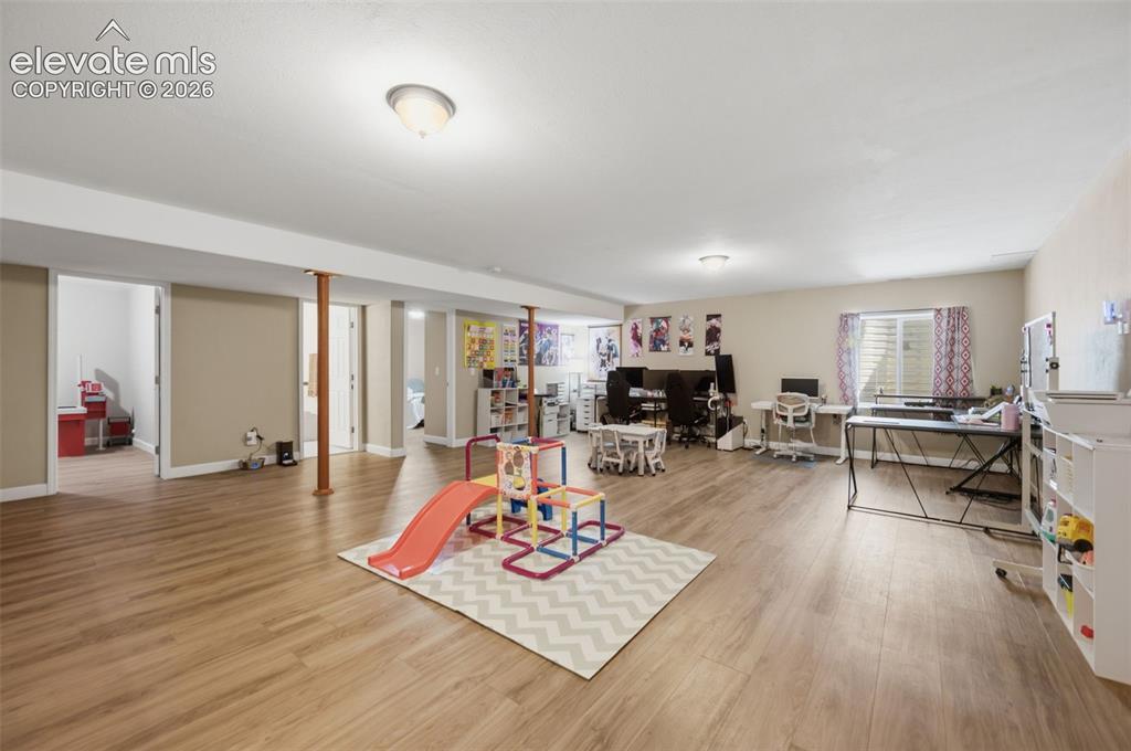 Image 23 of 46: Family Room