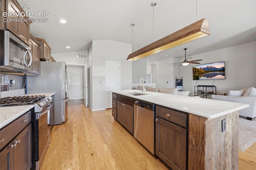 Image 9 of 46: Kitchen