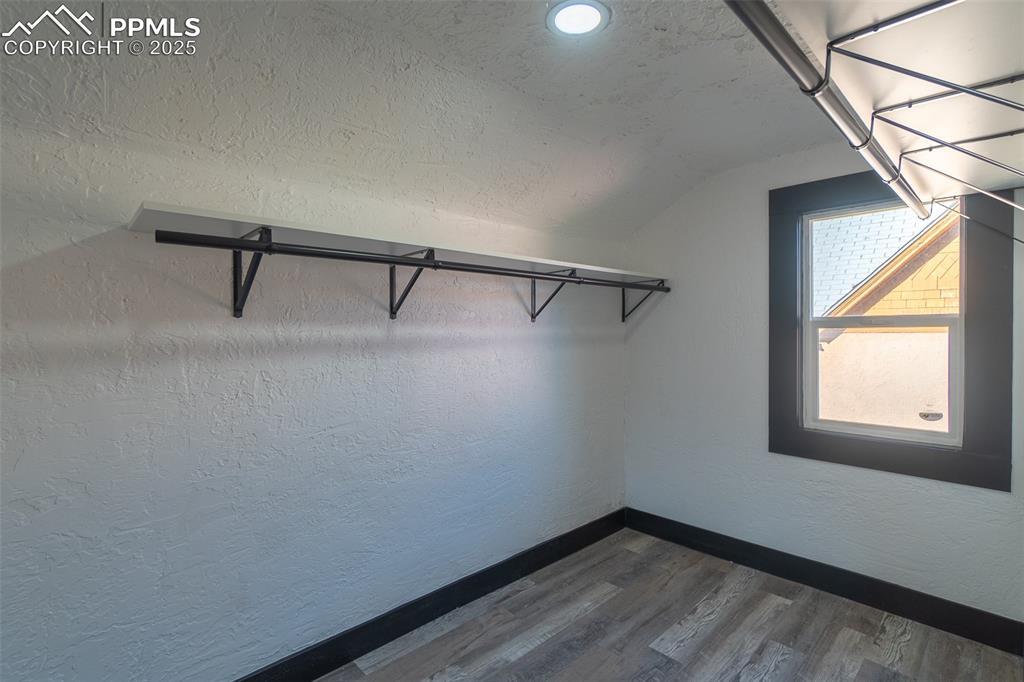 Image 44 of 46: Closet