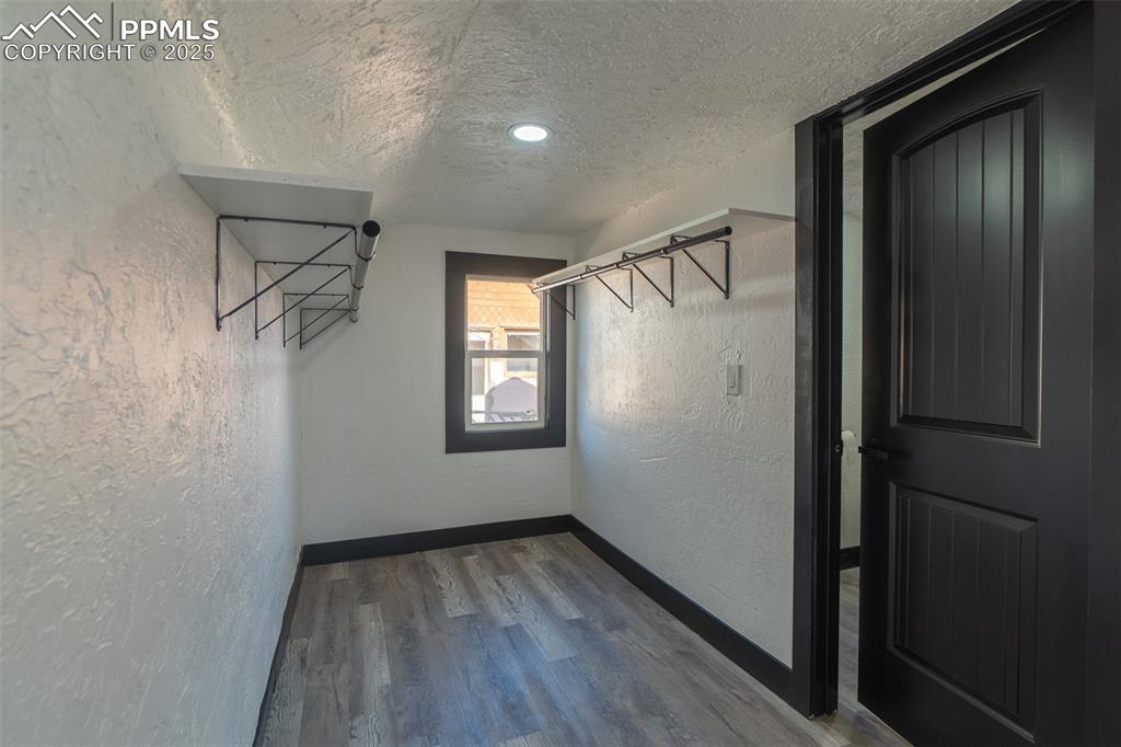 Image 45 of 46: Closet