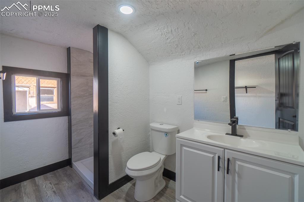 Image 46 of 46: Bathroom