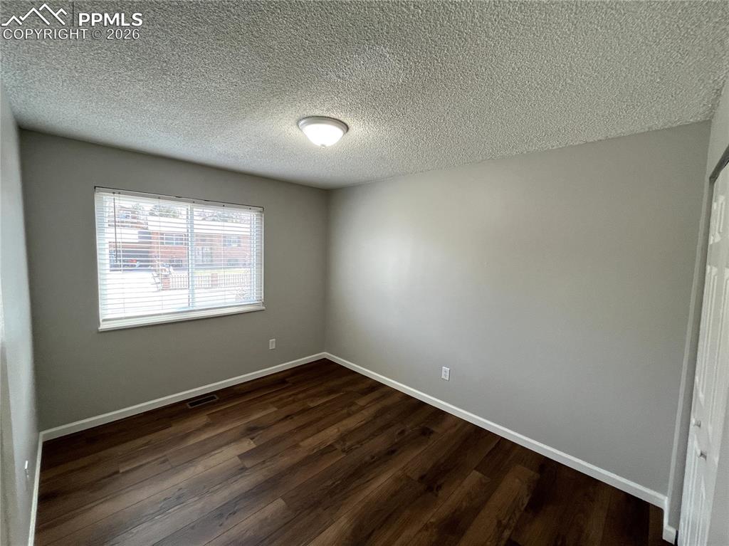 Image 17 of 23: Second bedroom