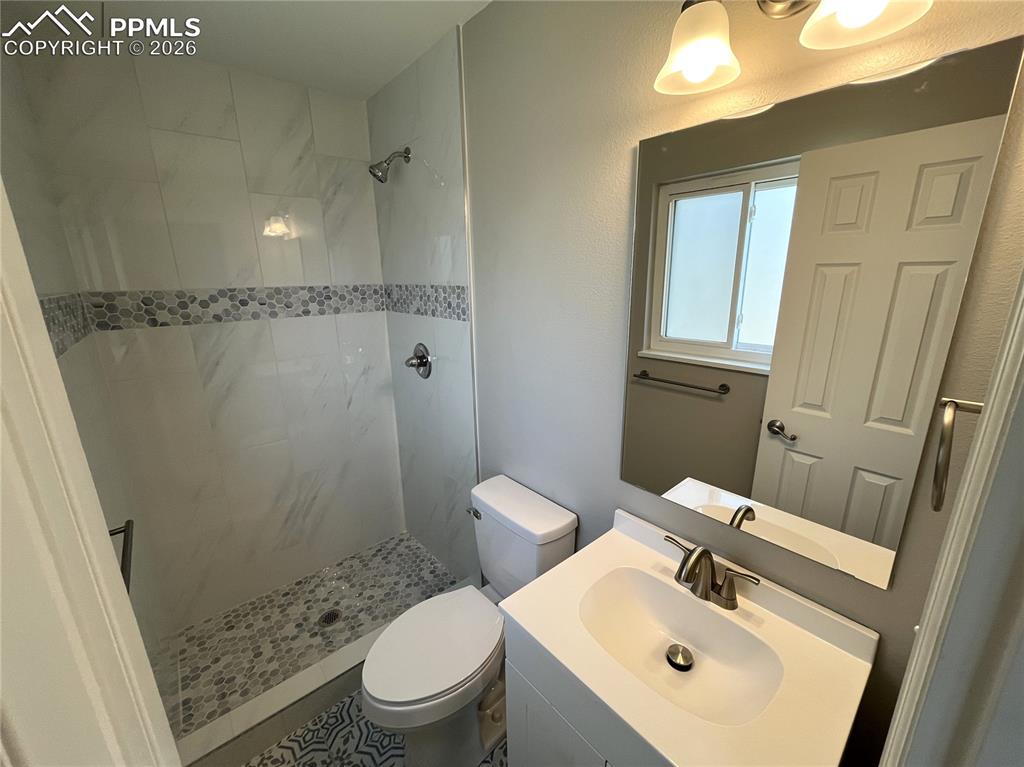 Image 21 of 23: Primary bathroom