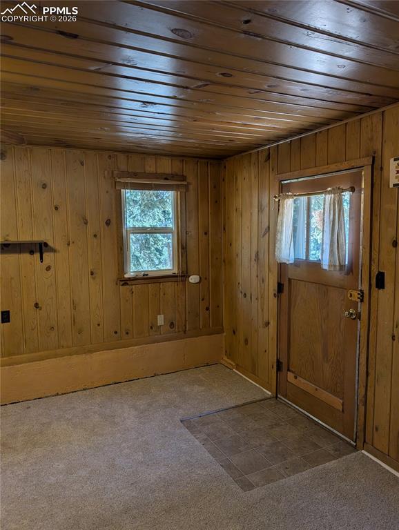 Image 10 of 27: Living Room