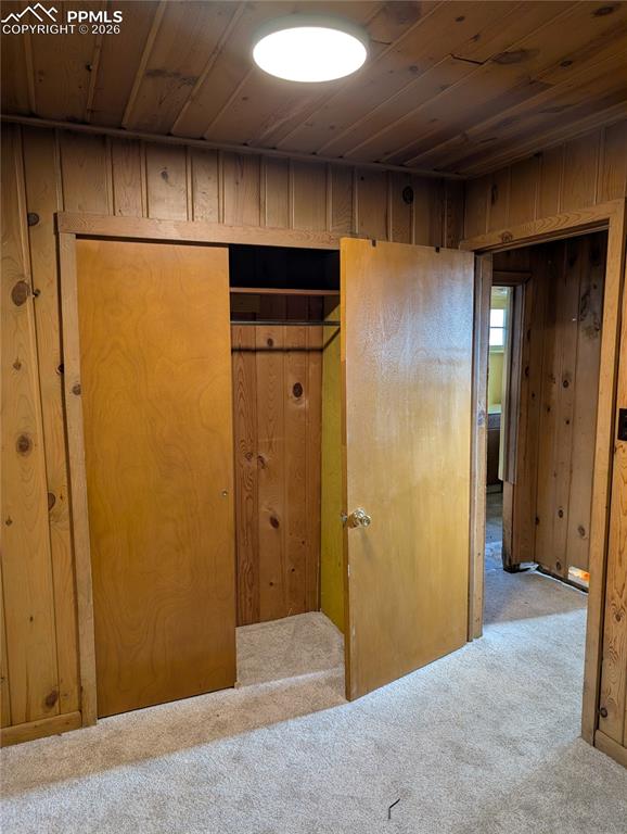 Image 15 of 27: Bedroom