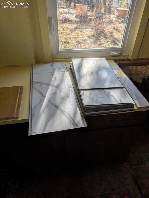 Image 19 of 27: Kitchen